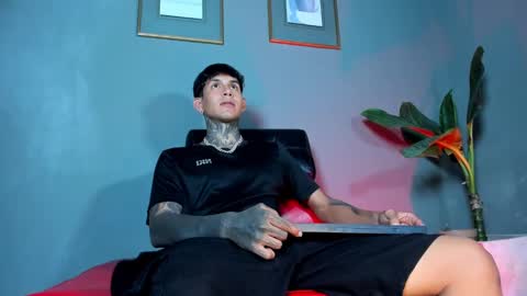 Snapshot of travistanner28 chatting on 03/01/25, 01:11 TRAV - INDEPENDENT MODEL online show from 03/01/25, 01:11