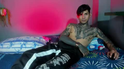 Snapshot of travistanner28 chatting on 10/01/25, 01:00 TRAV - INDEPENDENT MODEL online show from 10/01/25, 01:00