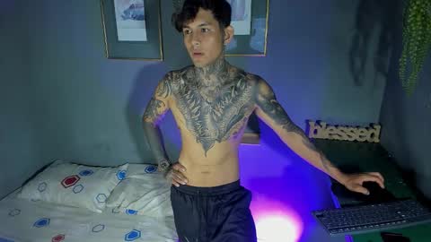 Snapshot of travistanner28 chatting on 10/14/25, 04:13 TRAV - INDEPENDENT MODEL online show from 10/14/25, 04:13