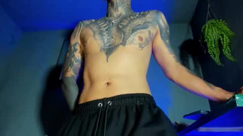 Snapshot of travistanner28 chatting on 10/20/25, 01:06 TRAV - INDEPENDENT MODEL online show from 10/20/25, 01:06