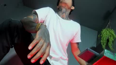 Snapshot of travistanner28 chatting on 10/23/25, 01:49 TRAV - INDEPENDENT MODEL online show from 10/23/25, 01:49