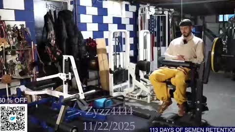 Snapshot of travonidas chatting on 11/22/25, 06:18 Greek God online show from 11/22/25, 06:18