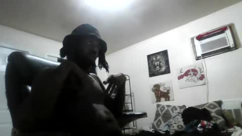 Snapshot of tray713152 chatting on 06/18/26, 01:17 10Thickness online show from 06/18/26, 01:17