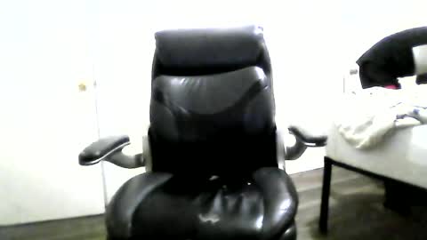 Snapshot of tray713152 chatting on 06/19/26, 09:07 10Thickness online show from 06/19/26, 09:07