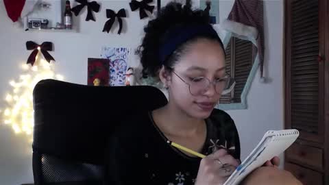 Snapshot of treasuresz chatting on 12/04/24, 05:00 Emily online show from 12/04/24, 05:00