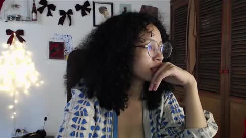 Snapshot of treasuresz chatting on 12/19/24, 02:13 Emily online show from 12/19/24, 02:13