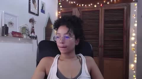 Snapshot of treasuresz chatting on 02/06/25, 08:34 Emily online show from 02/06/25, 08:34