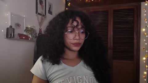 Snapshot of treasuresz chatting on 03/04/25, 05:03 Emily online show from 03/04/25, 05:03