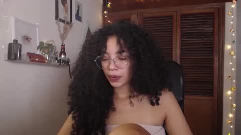 Snapshot of treasuresz chatting on 03/05/25, 05:50 Emily online show from 03/05/25, 05:50