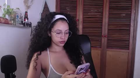 Snapshot of treasuresz chatting on 09/08/25, 04:06 Emily online show from 09/08/25, 04:06