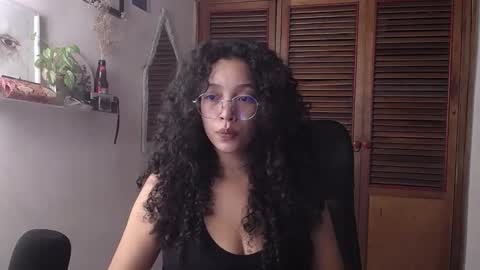 Snapshot of treasuresz chatting on 09/25/25, 11:52 Emily online show from 09/25/25, 11:52