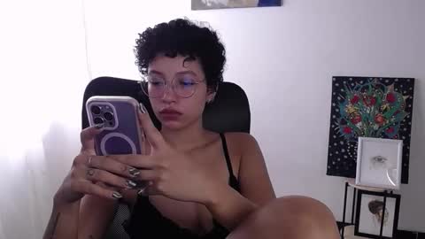 Snapshot of treasuresz chatting on 10/27/25, 06:12 Emily online show from 10/27/25, 06:12