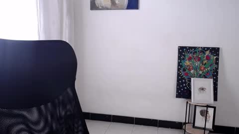 Snapshot of treasuresz chatting on 12/04/25, 07:44 Emily online show from 12/04/25, 07:44