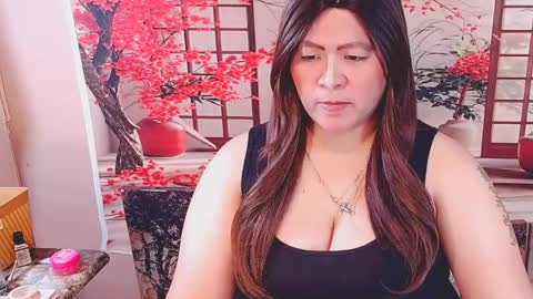 Snapshot of treat_urself chatting on 05/22/26, 10:32 marian online show from 05/22/26, 10:32