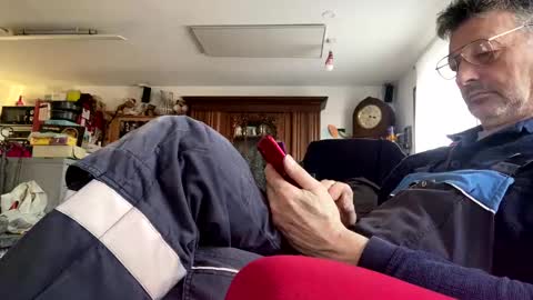 Snapshot of trebgeis1 chatting on 02/17/25, 02:37 trebgeis1 online show from 02/17/25, 02:37