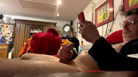 Snapshot of trebgeis1 chatting on 02/25/25, 05:41 trebgeis1 online show from 02/25/25, 05:41