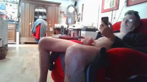 Snapshot of trebgeis1 chatting on 09/28/25, 05:02 trebgeis1 online show from 09/28/25, 05:02