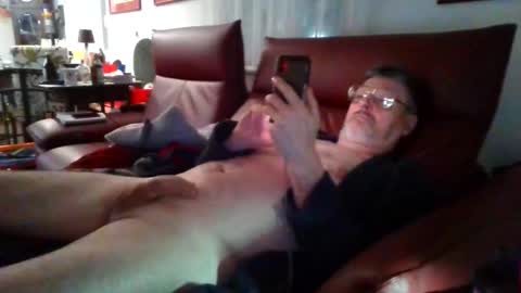 Snapshot of trebgeis1 chatting on 02/26/26, 05:17 trebgeis1 online show from 02/26/26, 05:17