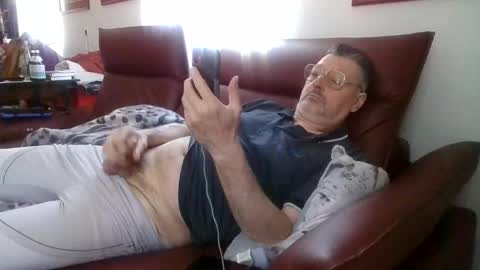 Snapshot of trebgeis1 chatting on 04/29/26, 11:47 trebgeis1 online show from 04/29/26, 11:47