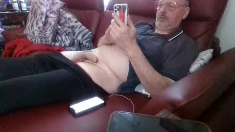 Snapshot of trebgeis1 chatting on 05/01/26, 11:15 trebgeis1 online show from 05/01/26, 11:15
