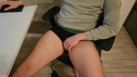 tree1989 online show from 12/14/24, 07:03