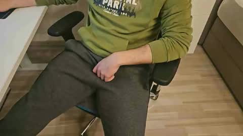 tree1989 online show from 01/05/25, 07:49