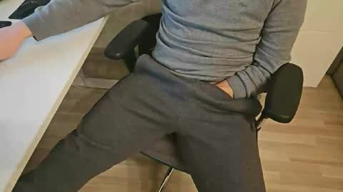 tree1989 online show from 02/07/25, 09:04