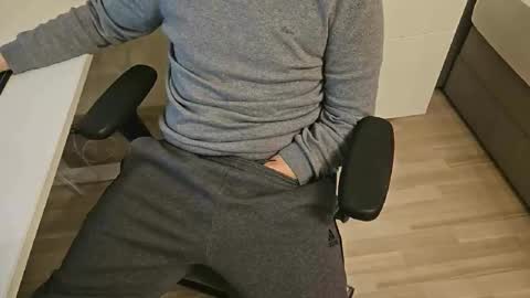 tree1989 online show from 02/08/25, 06:33