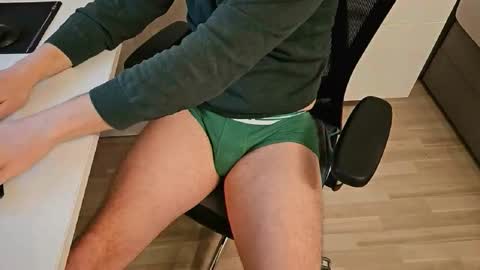 tree1989 online show from 02/25/25, 06:42