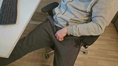 tree1989 online show from 03/03/25, 07:49