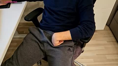 tree1989 online show from 09/11/25, 06:41