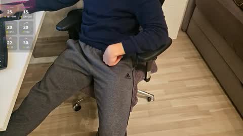 tree1989 online show from 10/18/25, 06:41