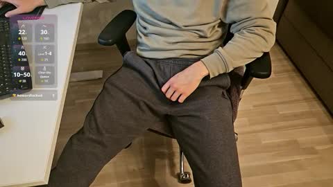 tree1989 online show from 11/08/25, 08:18