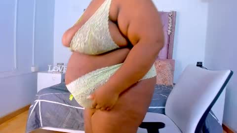 Snapshot of treisyvixen chatting on 05/11/26, 03:23 Treisy Vixen big ass online show from 05/11/26, 03:23