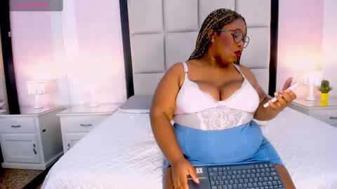 Snapshot of treisyvixen chatting on 06/20/26, 03:20 Treisy Vixen big ass online show from 06/20/26, 03:20