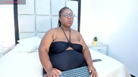 Snapshot of treisyvixen chatting on 06/22/26, 03:25 Treisy Vixen big ass online show from 06/22/26, 03:25