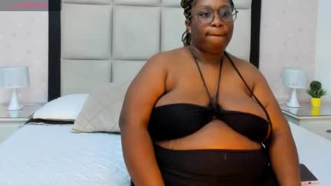 Snapshot of treisyvixen chatting on 06/30/26, 04:24 Treisy Vixen big ass online show from 06/30/26, 04:24