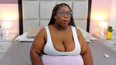 Snapshot of treisyvixen chatting on 07/01/26, 03:08 Treisy Vixen big ass online show from 07/01/26, 03:08
