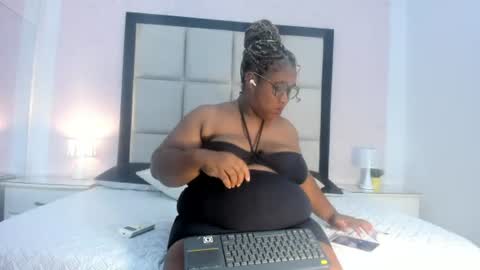 Snapshot of treisyvixen chatting on 07/07/26, 03:20 Treisy Vixen big ass online show from 07/07/26, 03:20