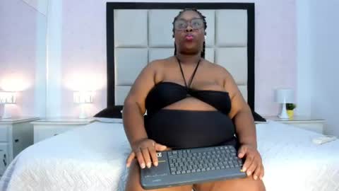 Snapshot of treisyvixen chatting on 07/07/26, 07:23 Treisy Vixen big ass online show from 07/07/26, 07:23