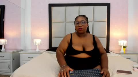 Snapshot of treisyvixen chatting on 07/08/26, 02:49 Treisy Vixen big ass online show from 07/08/26, 02:49