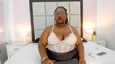 Snapshot of treisyvixen chatting on 07/10/26, 03:11 Treisy Vixen big ass online show from 07/10/26, 03:11