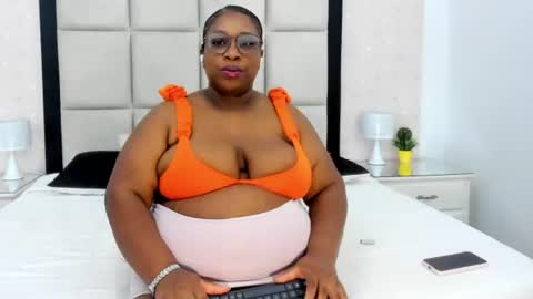 Snapshot of treisyvixen chatting on 07/12/26, 03:08 Treisy Vixen big ass online show from 07/12/26, 03:08