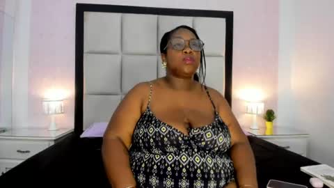 Snapshot of treisyvixen chatting on 07/24/26, 02:53 Treisy Vixen big ass online show from 07/24/26, 02:53