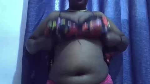 Snapshot of trendybootie chatting on 03/07/26, 02:25 trendybootie online show from 03/07/26, 02:25