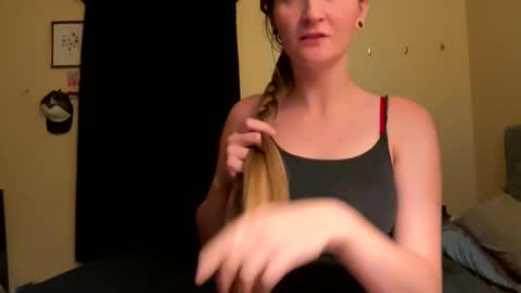 tressabelle online show from 10/27/25, 03:54