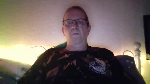 Snapshot of trev8331 chatting on 11/01/25, 06:59 Fe-fi-fo-fum online show from 11/01/25, 06:59