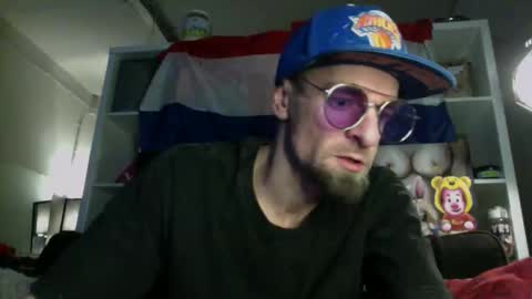 Snapshot of trevorreinson chatting on 11/18/25, 01:33 Trevor Reinson online show from 11/18/25, 01:33