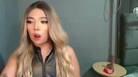 trexie_fucks15 online show from 10/27/25, 09:19