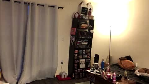 Trixie online show from 02/28/25, 12:54